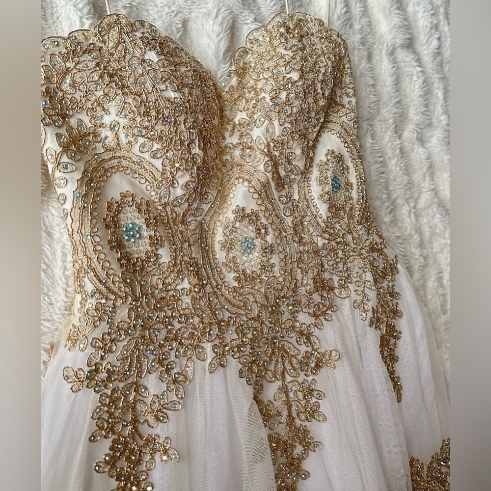 ELEGANT PRINCESS PROM DRESS - Picture 9 of 13